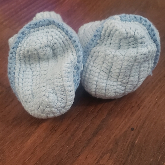 Disney Newborn Winnie-the-Pooh Knitted Baby Booties - Picture 6 of 6